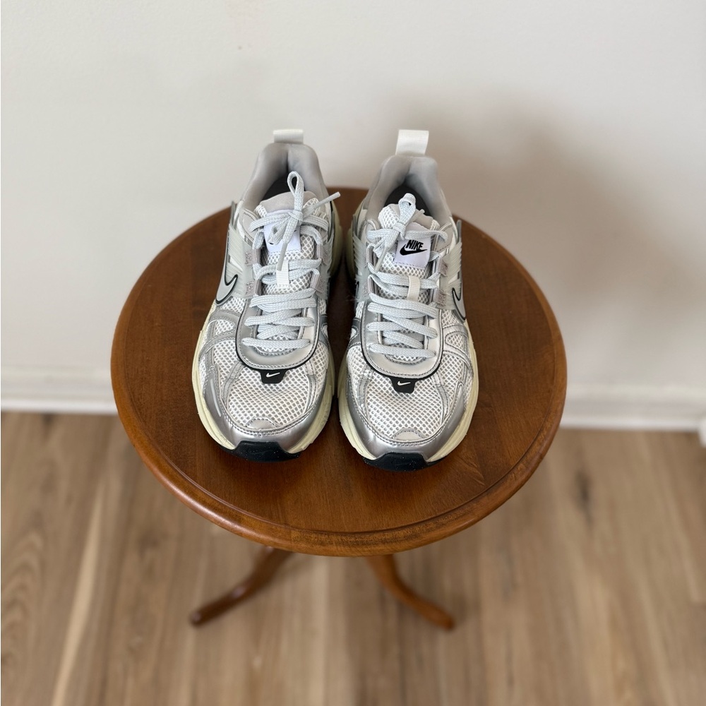 Nike Women’s V2K Running Shoes